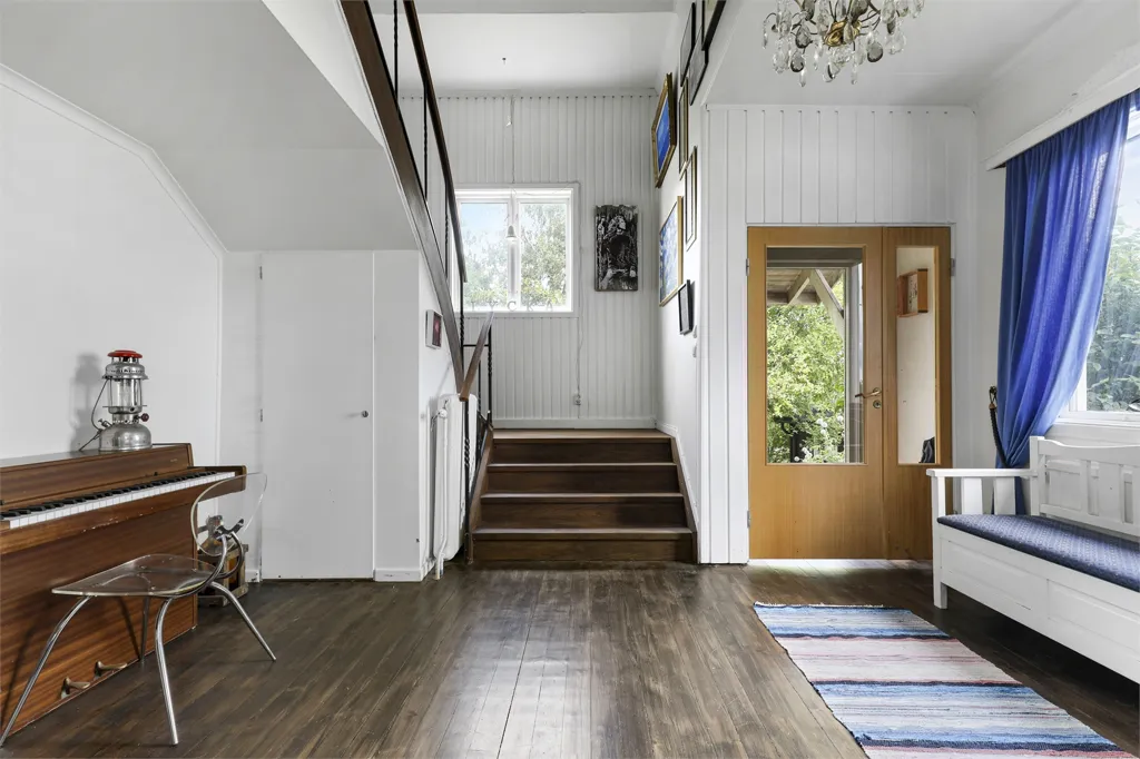 Esik - Villa with Waterfront View in Östhammar