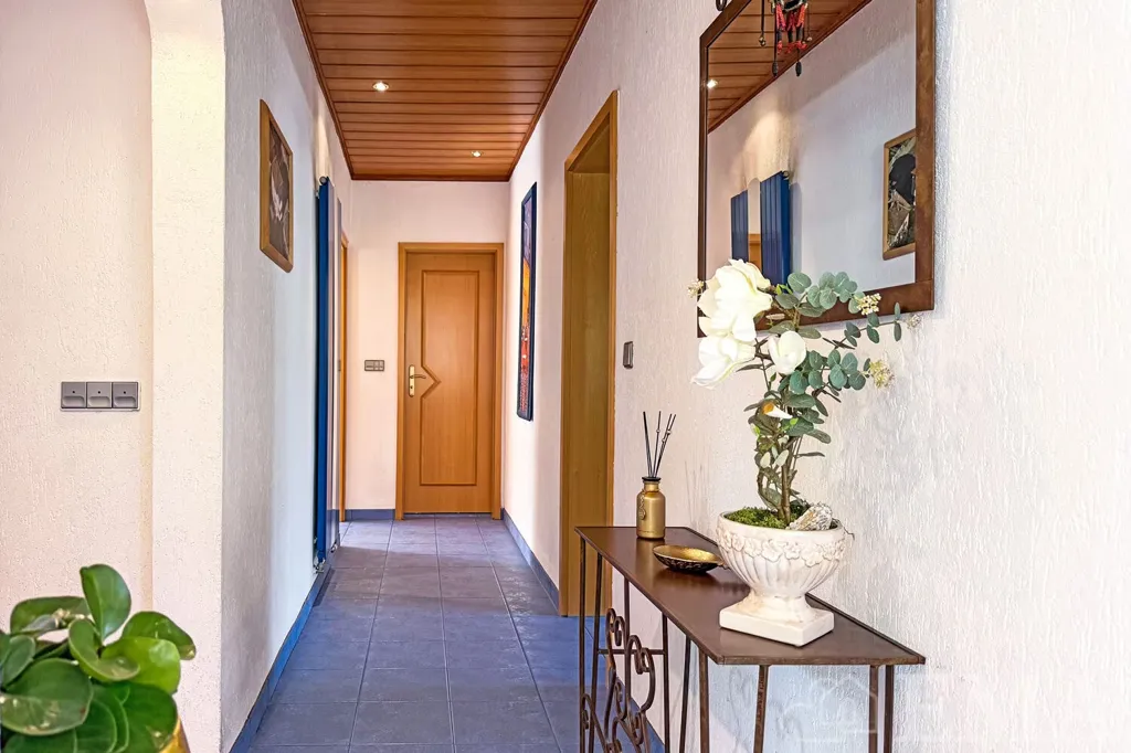 Flur - Einfamilienhaus mit Pool in Köpenick