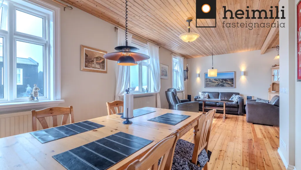 Söögituba - Detached House with Large Garage in Hafnarfjörður