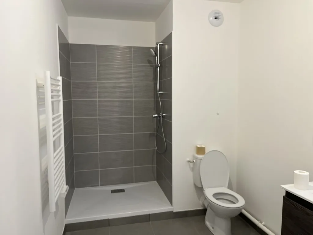 Salles de bain - Appartement F2 avec Balcon et Parking à Taverny