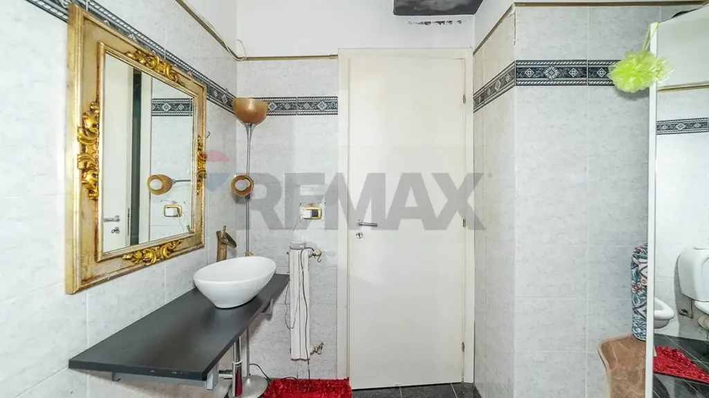 Bathrooms - Spacious Apartment with Large Terrace in Catania
