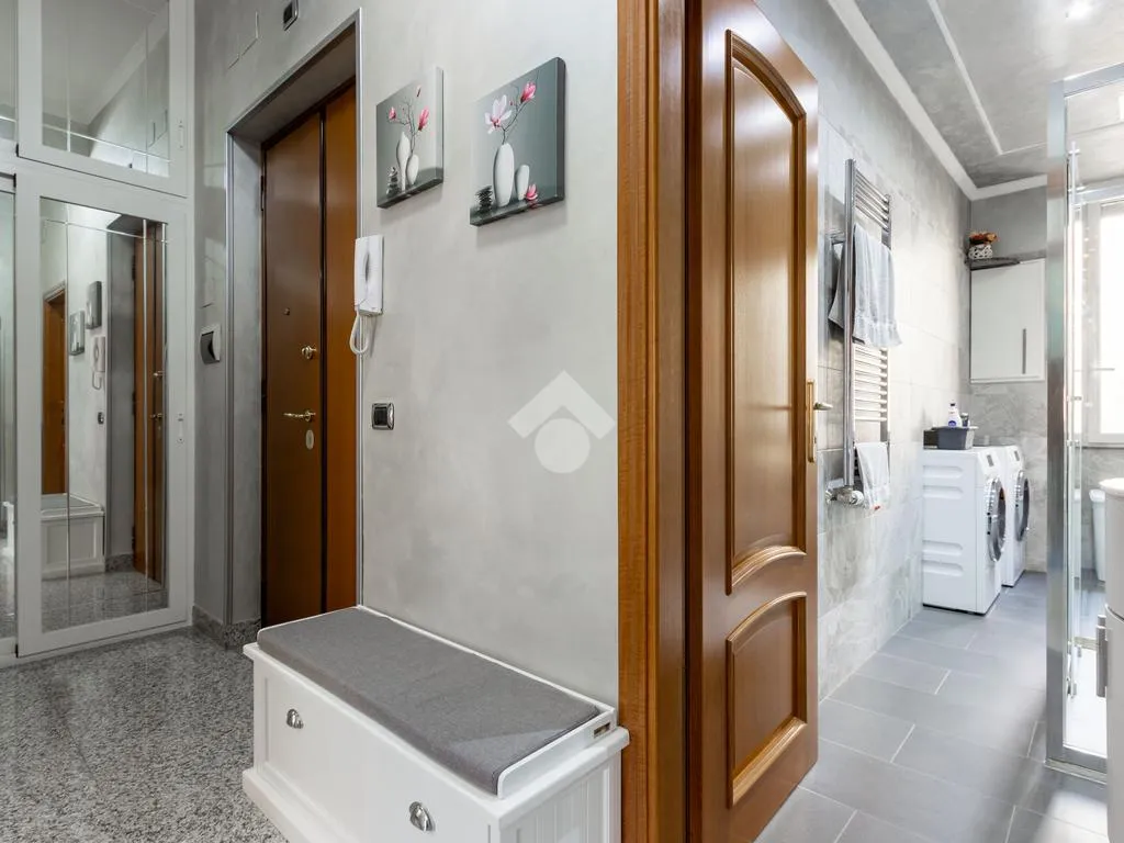 Entrée - 3-Room Apartment with Double Exposure in Rome