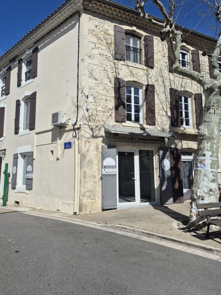 Extérieur - Immeuble avec Appartements et Local Commercial à Eyragues