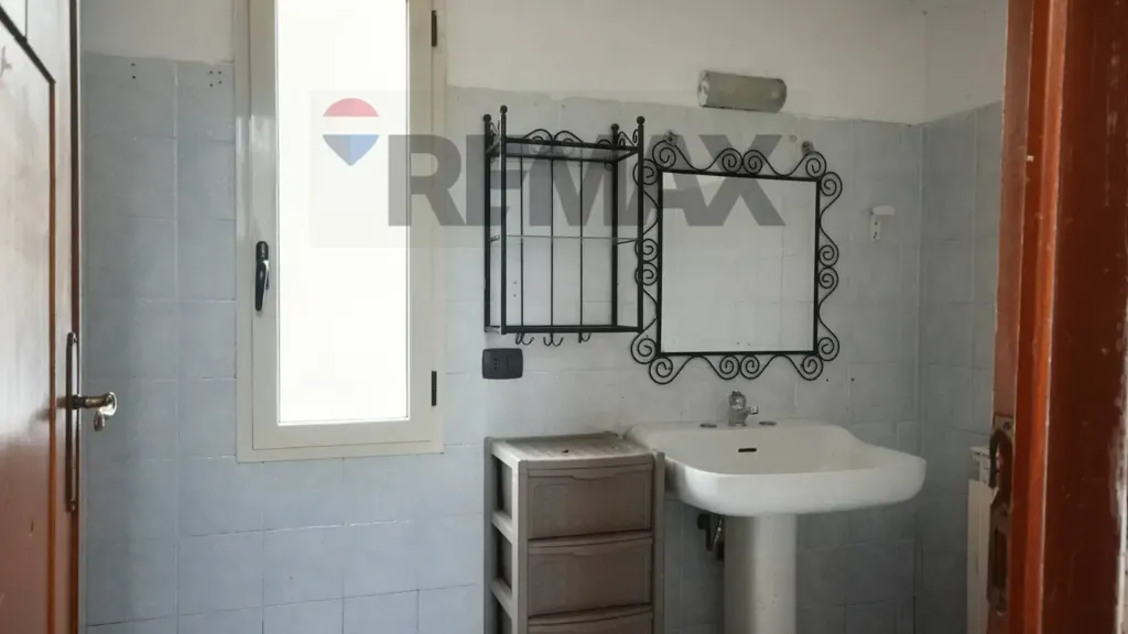 Bathrooms - Independent House with Balcony in Carcare