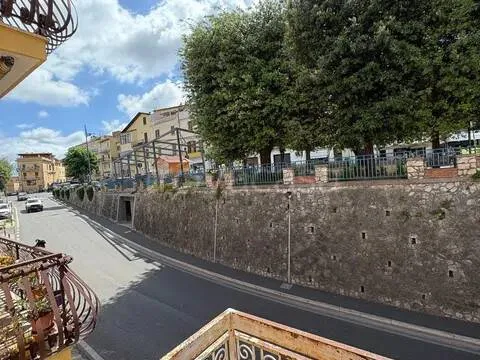 Balcon - Versatile Apartment with Balcony in Priverno