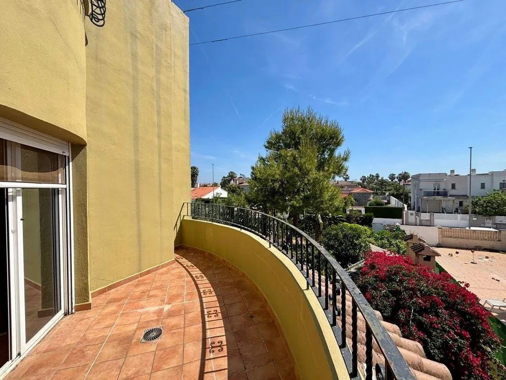 Terrasse - Luxury Detached House with Garden in Daimús