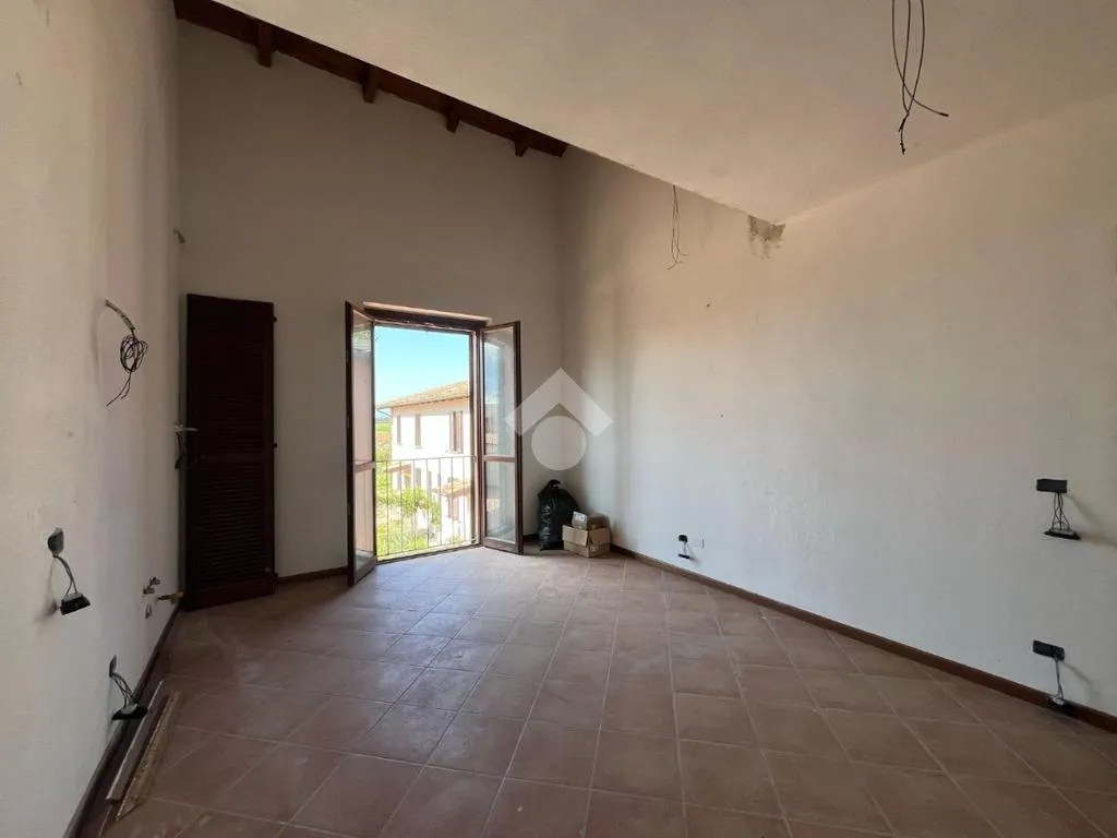 Rooms - Trilocale with Private Garage in Cadeo