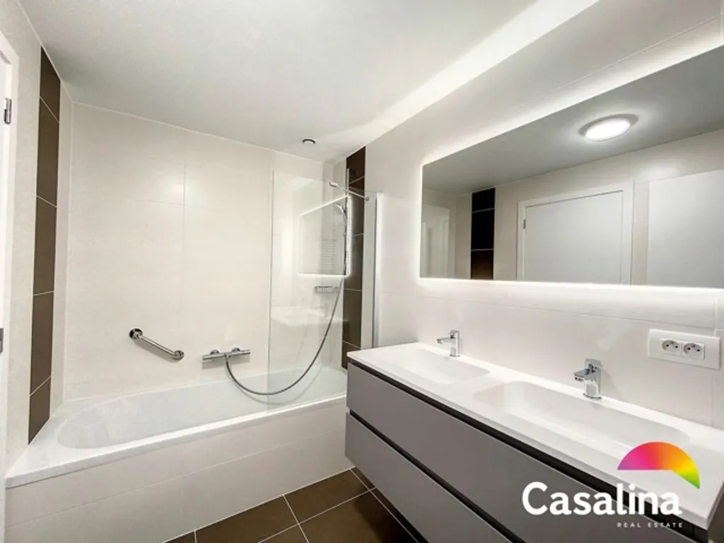 Salles de bain - Appartement Moderne avec Terrasse dans Domaine Privatif