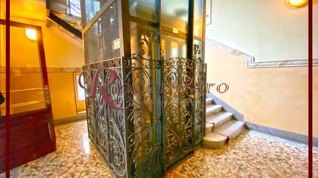 Toad - Penthouse Apartment with Double Exposure in Milan