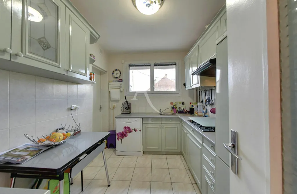 Cucina - Bright 3-Bedroom Apartment with Balcony in Auxerre