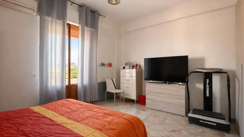 Bedrooms - 5-Room Apartment with Balcony in Palermo