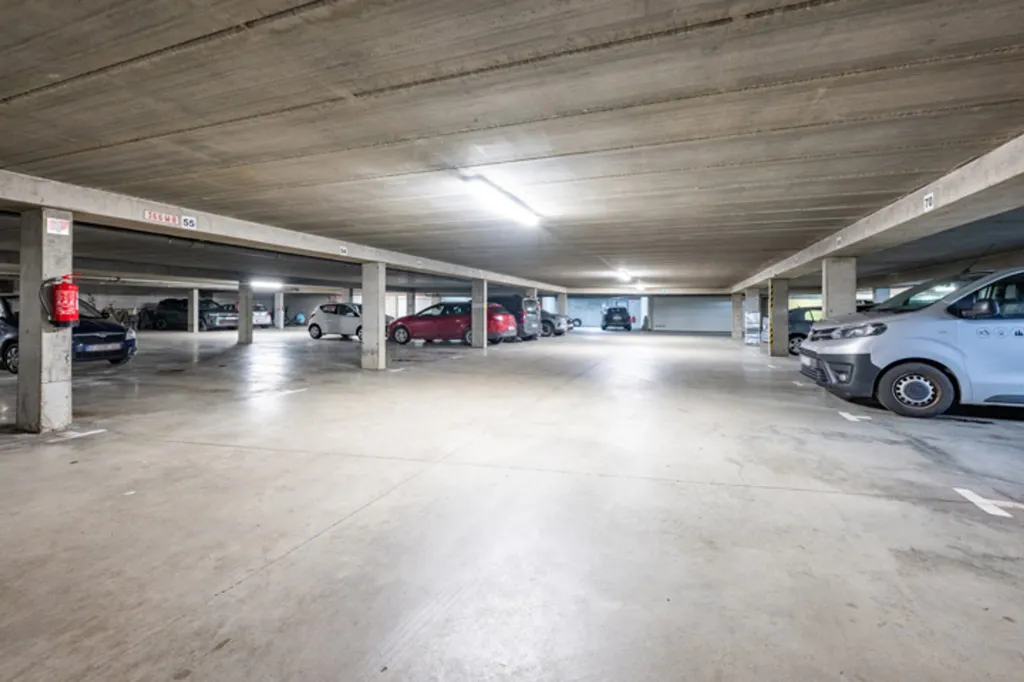 Garage - Appartement avec Deux Terrasses à Boom