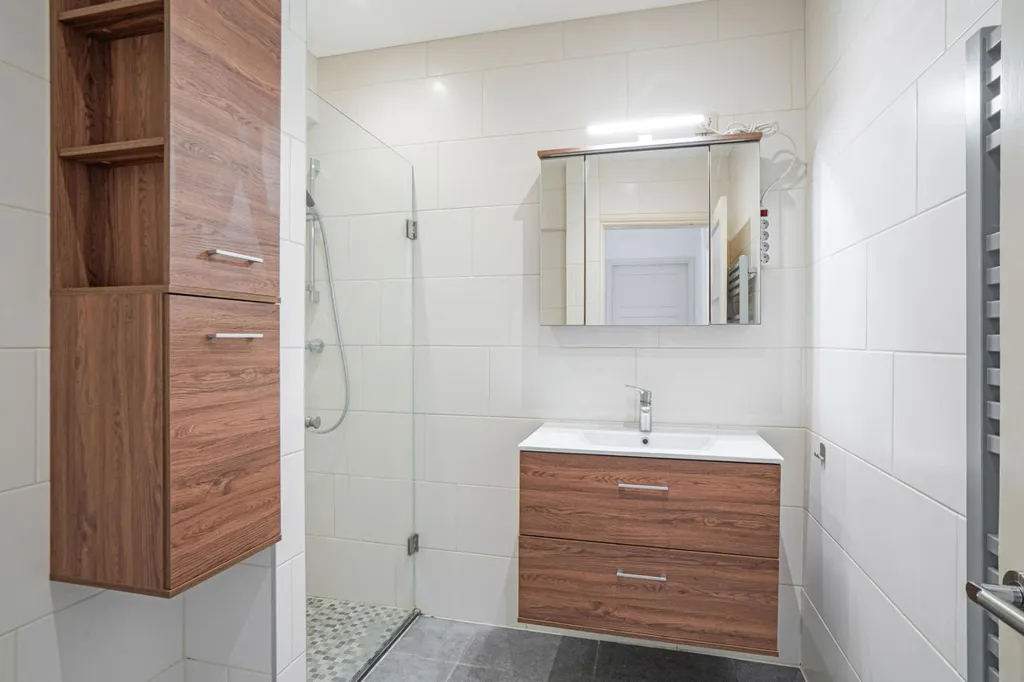 Salles de bain - Bright 3-Bedroom Penthouse in The Hague Centre