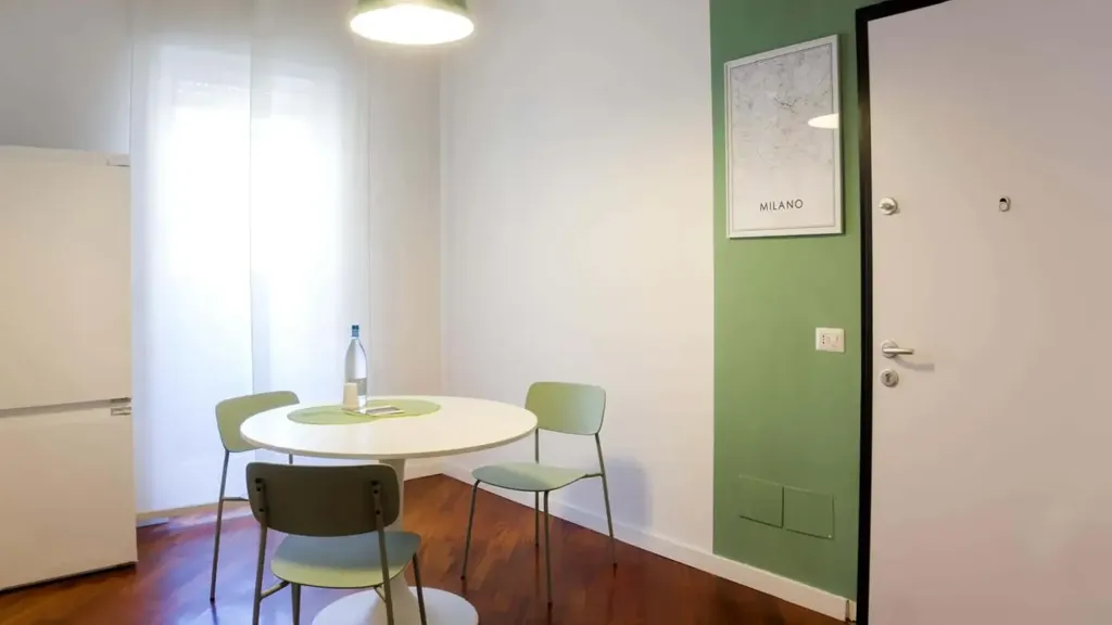 Dining Room - 1-Bed Apartment with Balcony in Milan