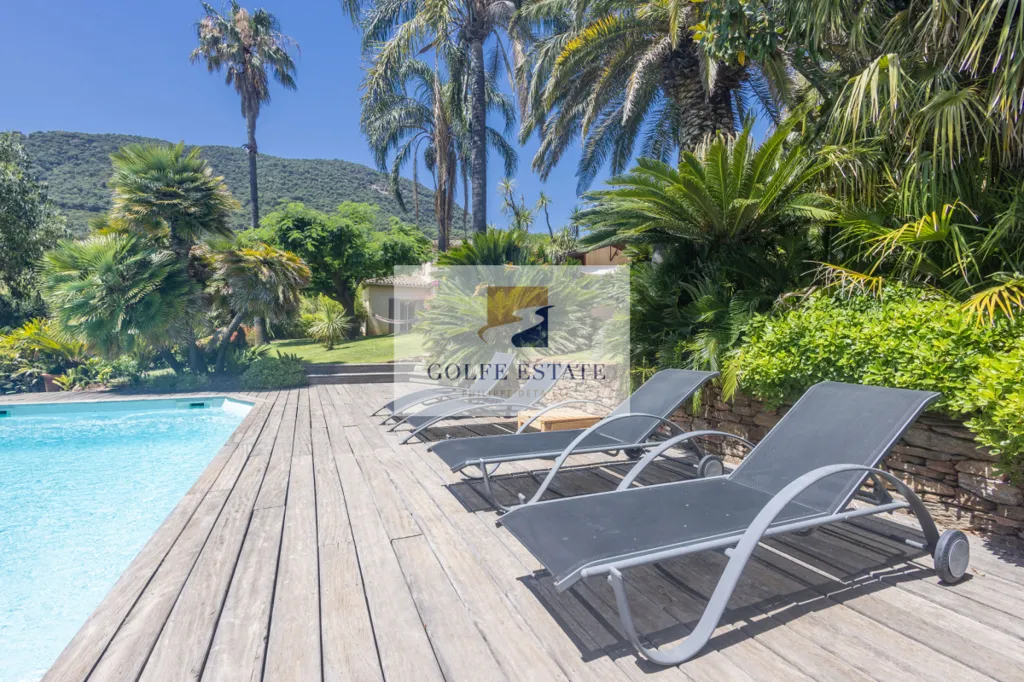 Piscina - Traditional House with Pool in Cavalaire-sur-Mer