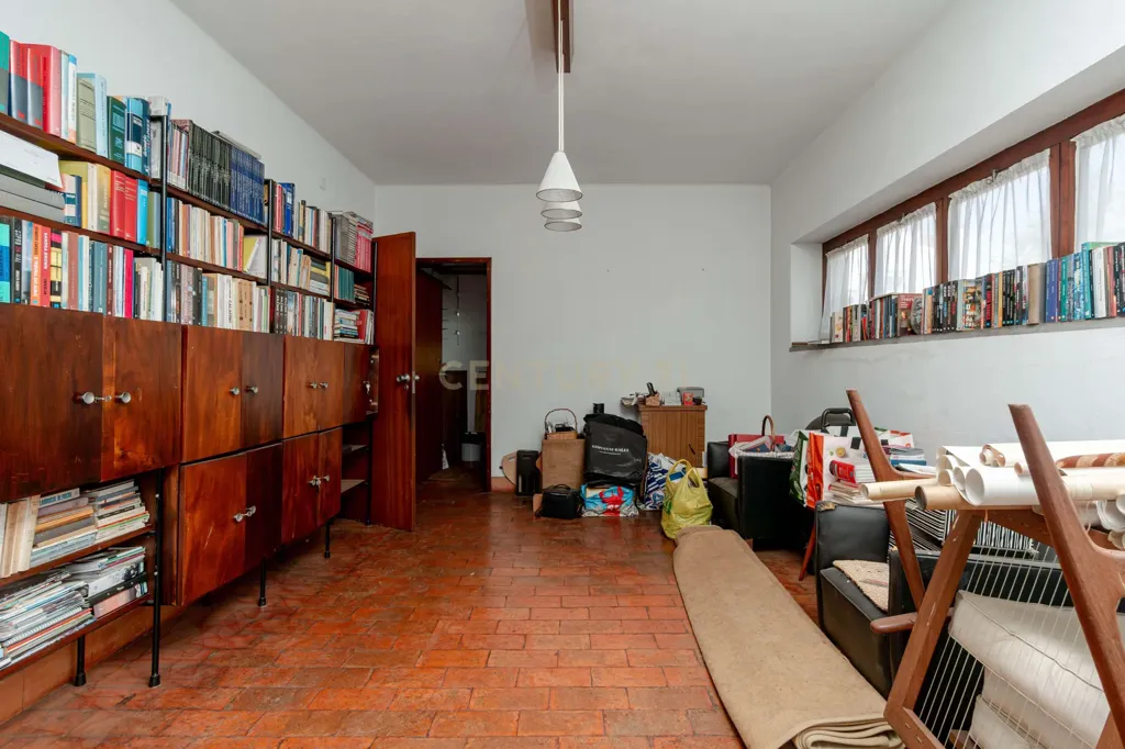 Kabinet - T6+1 House with Garden in Alfragide Norte