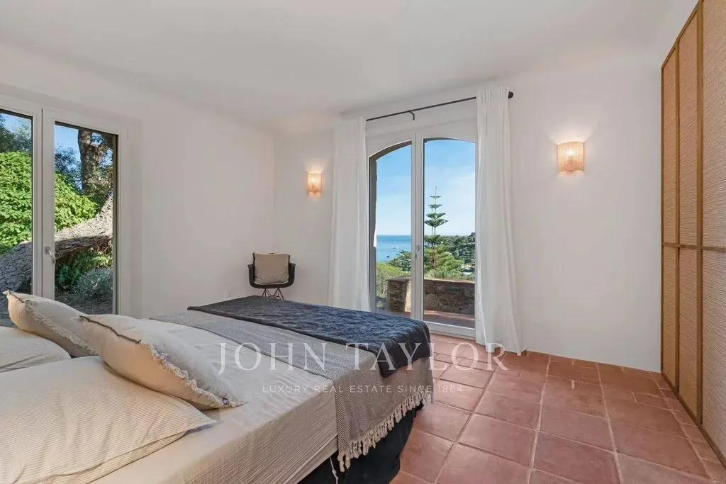 Chambres - Maison de Luxe avec Vue Mer à Ramatuelle