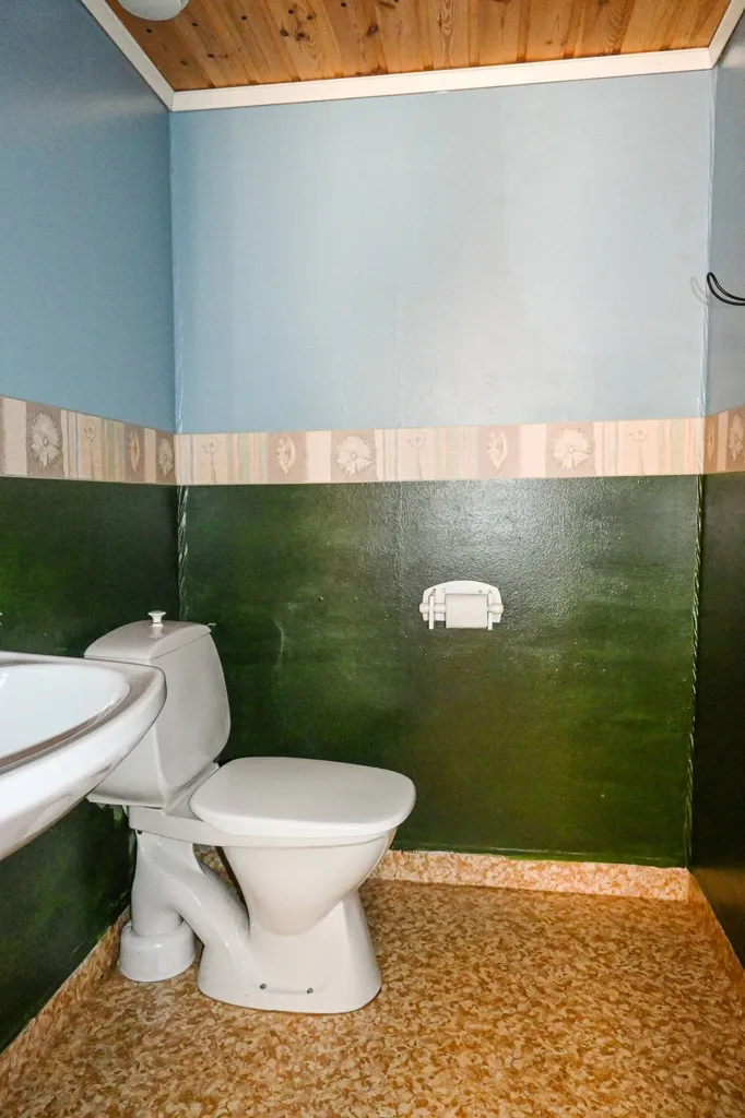 Bathrooms - Villa with Terrace in Algutsboda