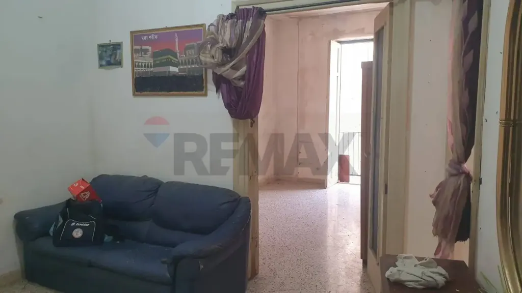 Soggiorno - Appartamento con tre balconi nel centro storico di Palermo