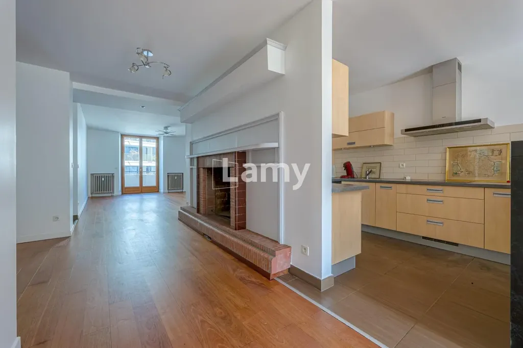 Living Room - Traversant Apartment with Balcony in Annecy