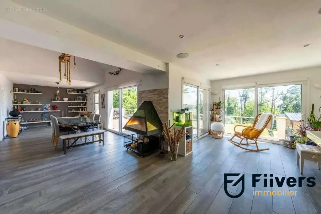 Séjour - Maison Familiale avec Piscine à Linas