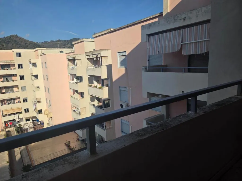 Rõdu - Bright Apartment with Balcony in Messina