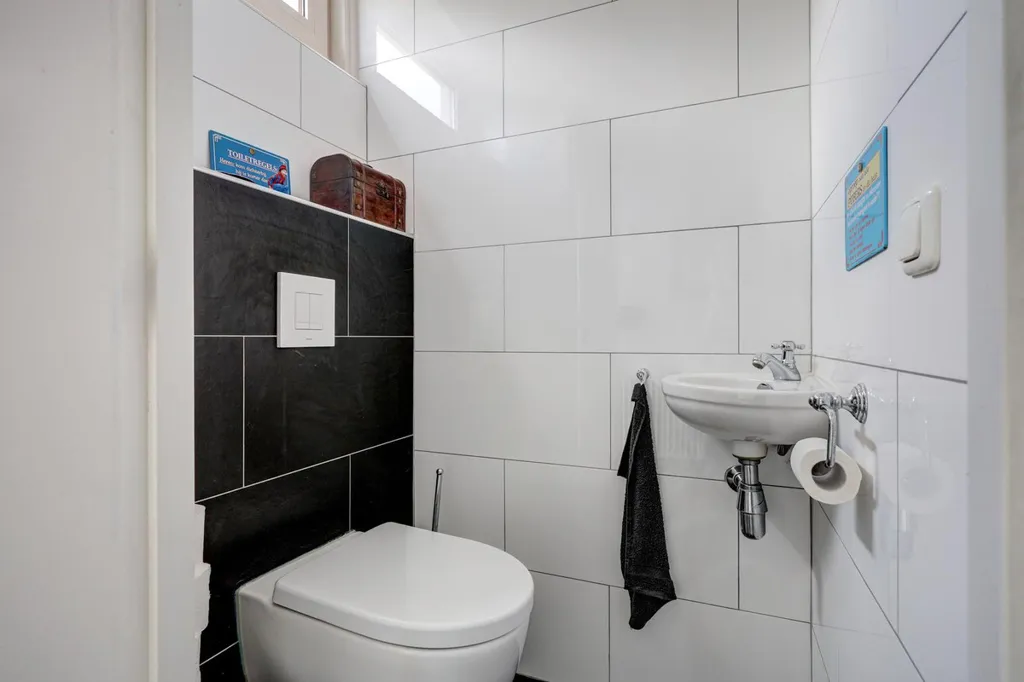 Vannitoad - Two-Storey House with Garden in Almelo