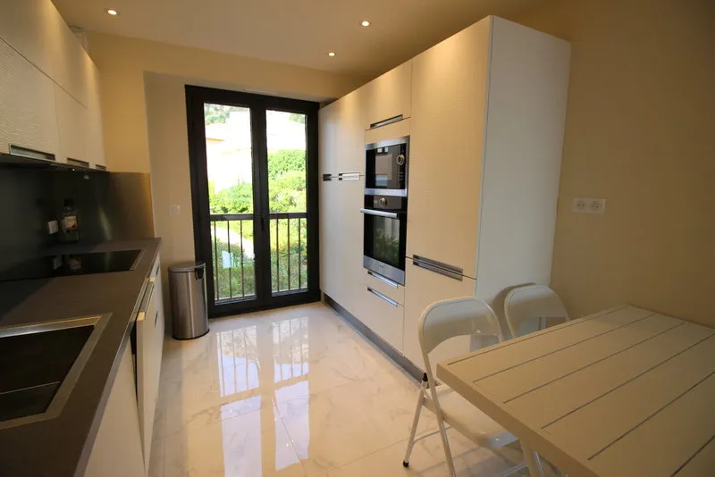 Cuisine - Appartement 3 Pièces avec Vue Mer à Cap d'Ail