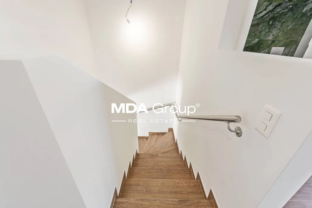 Toad - Modern Townhouse with Mountain View in Manno