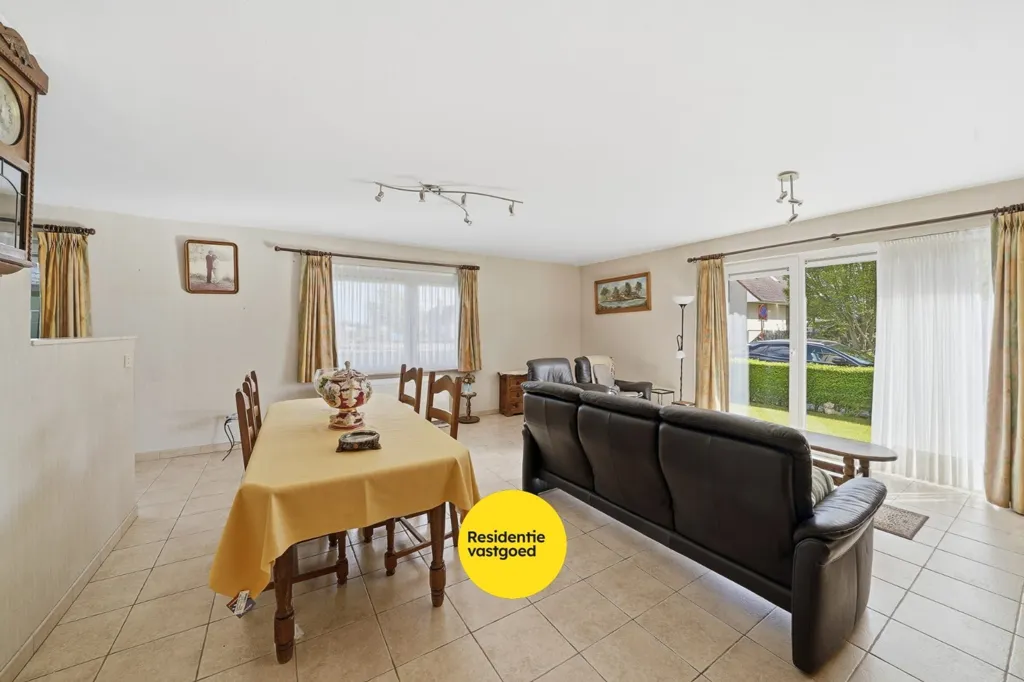 Söögituba - Ground Floor Apartment with Garden in Oudenburg Centre