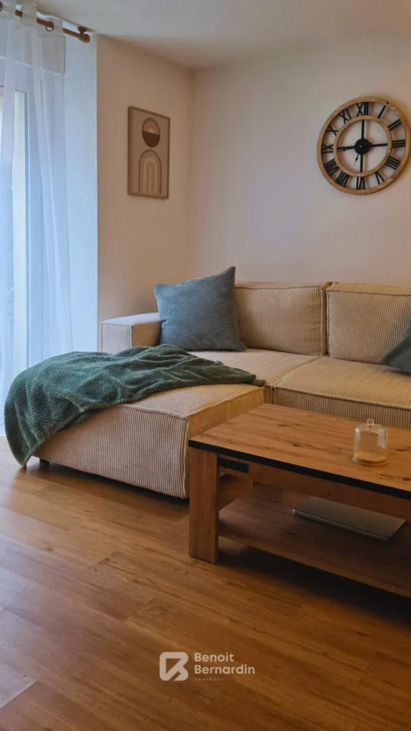 Elutuba - 2-Bedroom Apartment with Balcony in Avanne-Aveney