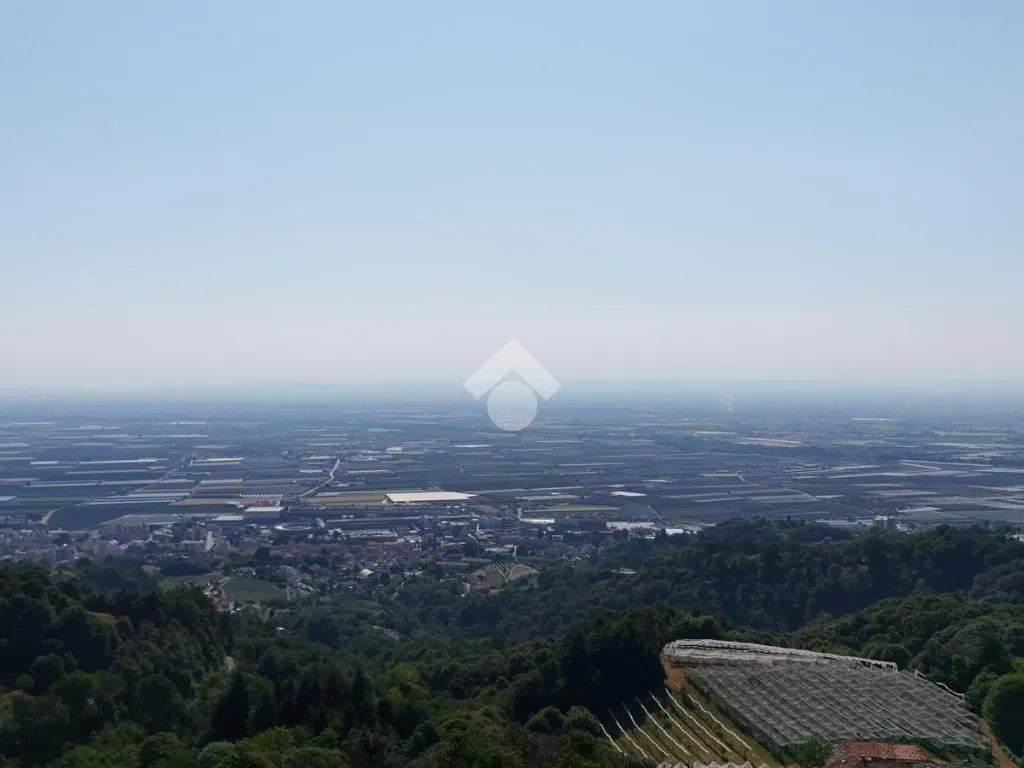 Rustic Property with 25,700m² Land in Verzuolo