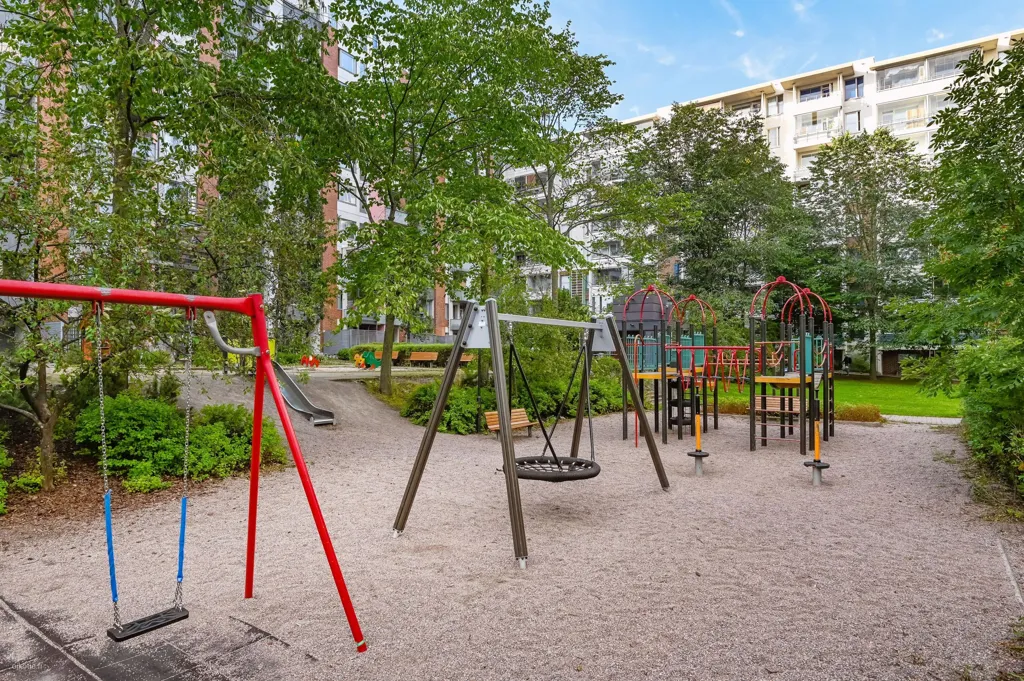 Garden - Renovated Flat with Private Sauna in Sörnäinen