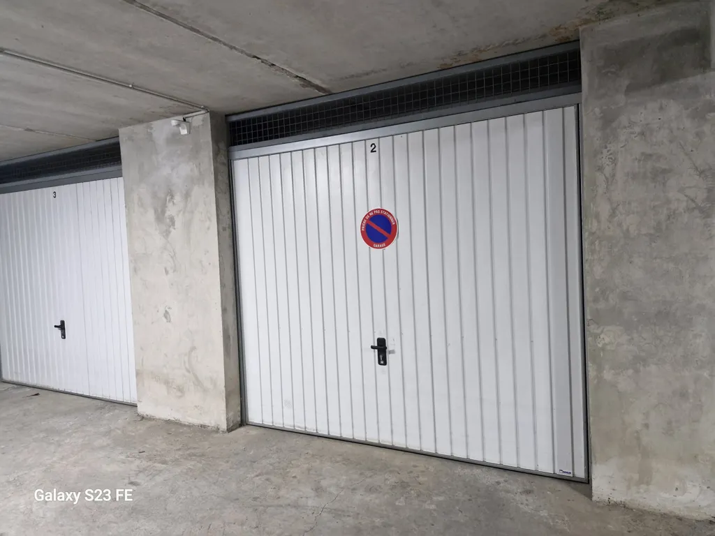 Garage - Appartement 3 Pièces avec Terrasse à Les Abymes