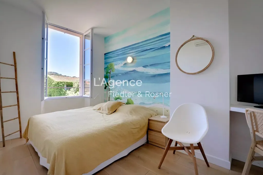 Chambres - Appartement Luxe avec Vue sur Place des Lices à Saint-Tropez