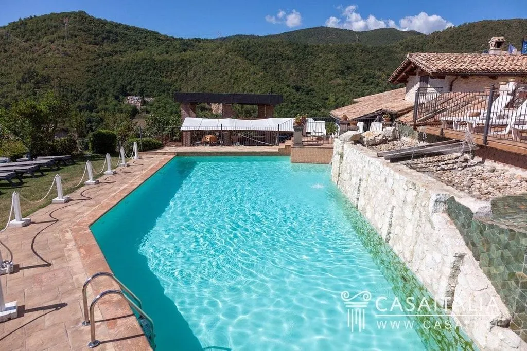 Bassein - Restored Castle Resort with Mountain Views, Spoleto