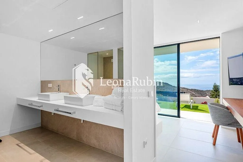 Vannitoad - Luxury Villa with Pool in Tenerife South