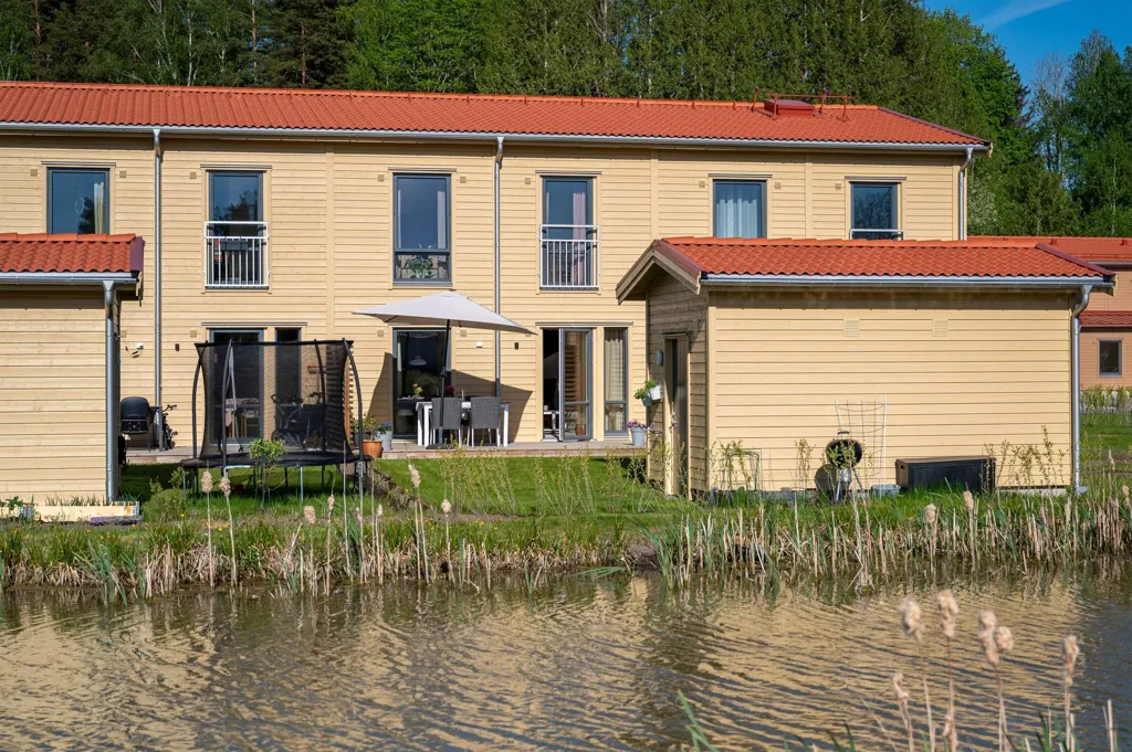 Välivaade - Apartment with Garden View in Stallarholmen