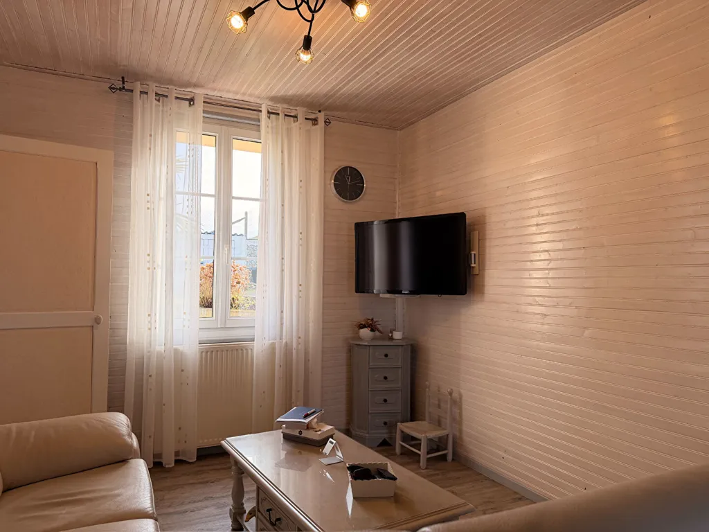 Séjour - Maison Lumineuse avec Jardin dans un Cadre Calme