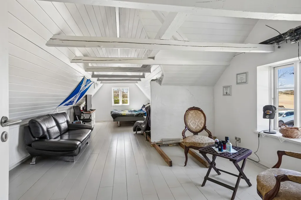 Elutuba - Mixed-Use Property with Kennel in Ruds Vedby