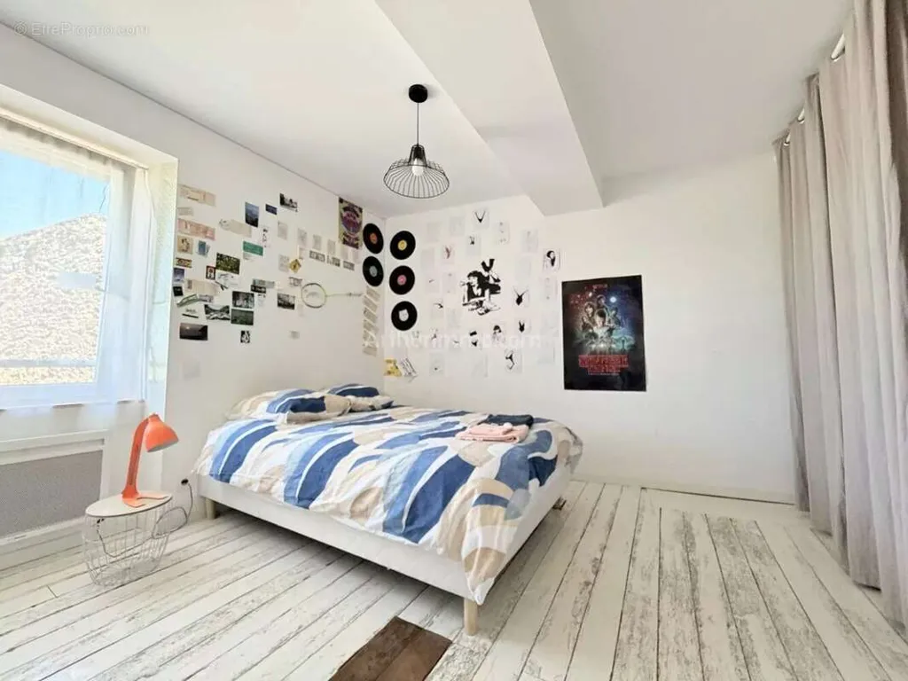 Chambres - Appartement Lumineux avec Fenêtres de Toit à Auray