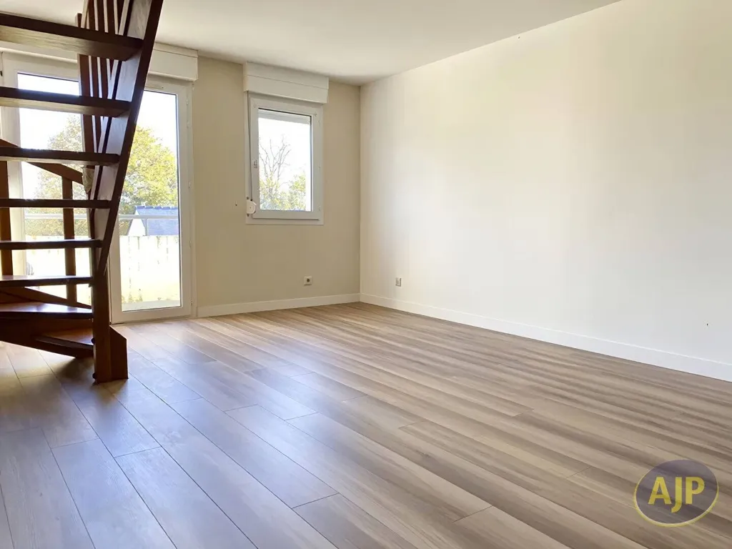Living Room - Duplex Apartment with Balcony in Nantes