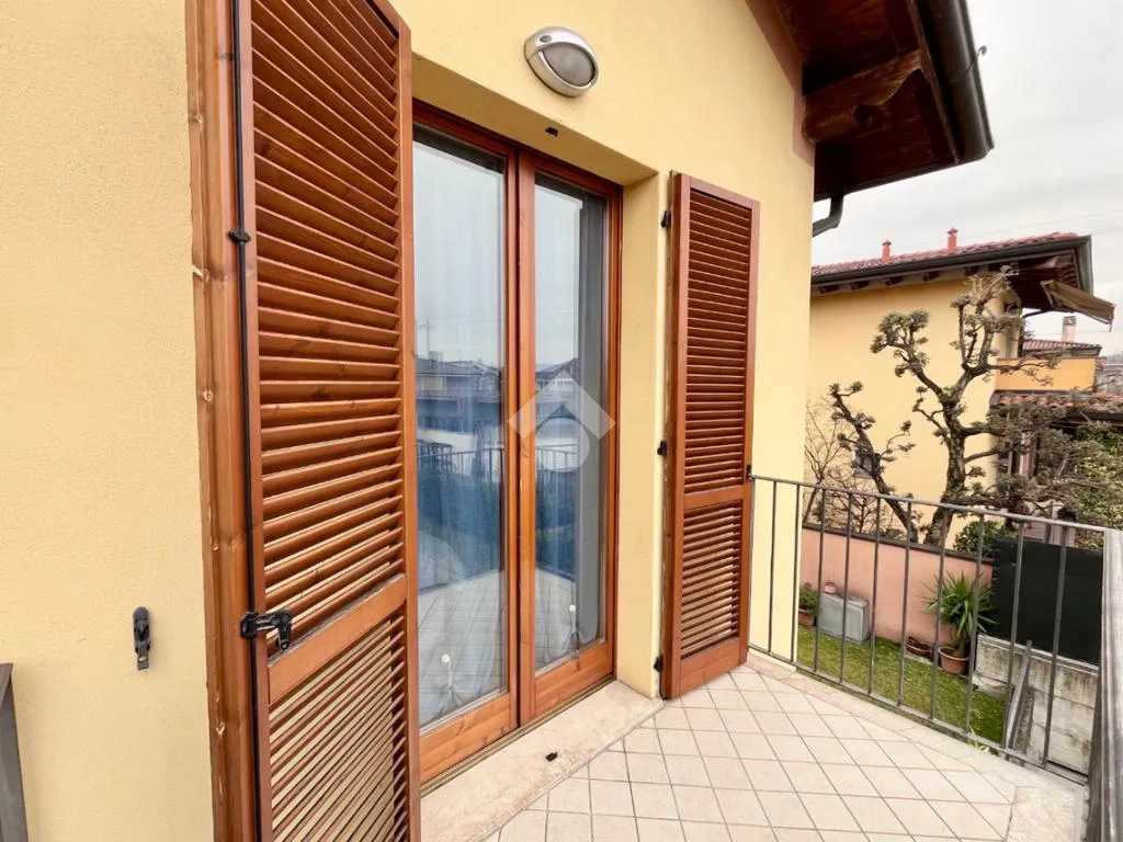 Balcon - Trilocale with Terrace in Adro