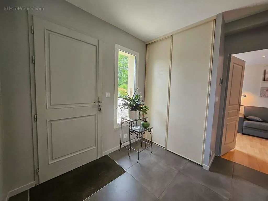 hallway_entrance
