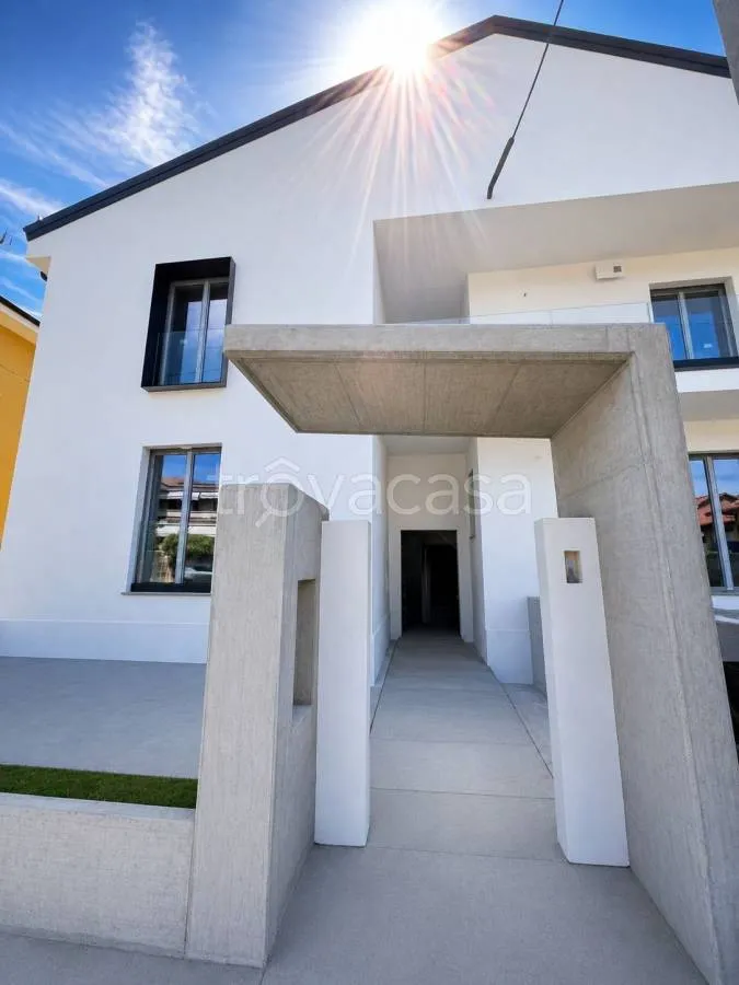 Extérieur - Retrofitted Mansard Apartment with Balcony in Bra