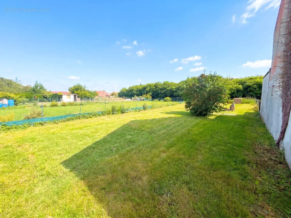 Aed - Detached House with Garden in Evolving Location