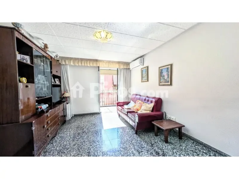 Soggiorno - Spacious East-Facing Flat with Balcony in Sector Quinto