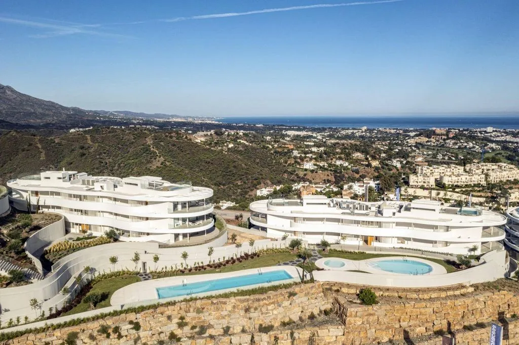 Exterior - Luxury Apartment with Sea View in Benahavís