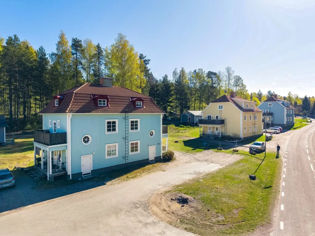 Vista aerea - Stable Rental Property with 16 Units and Garage