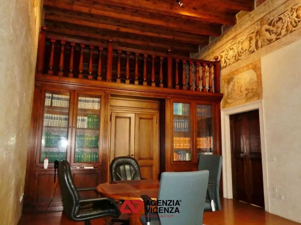 Bureau - Historic Office with Elevator in Vicenza